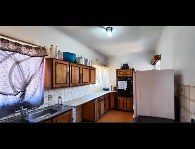 5 BEDROOM HOUSE FOR SALE IN BIRCH ACRES